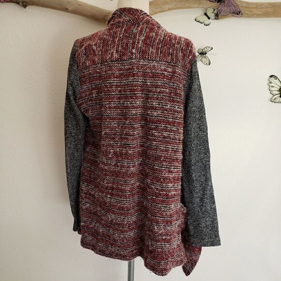 Lucky lotus sweater wrap with contrasting sleeve - Picture 3 of 8